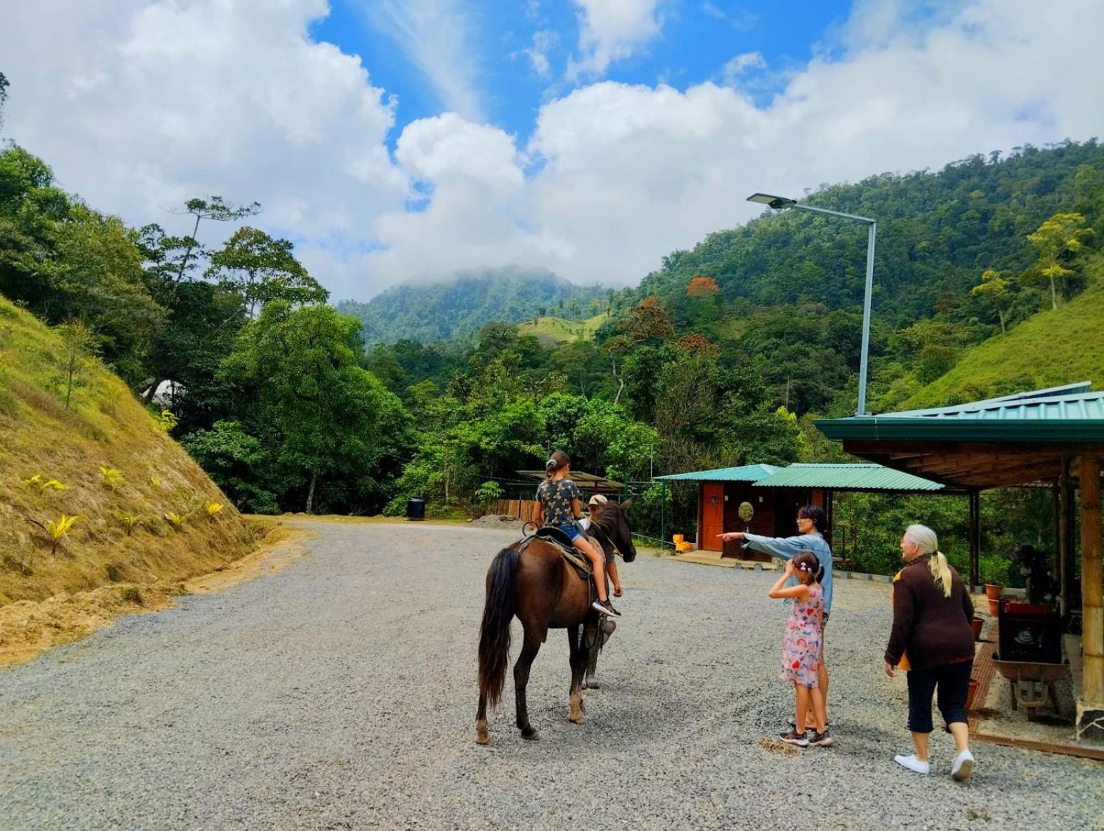 Hotel Rivel - Restaurant & Nature Retreat Turrialba Eksteriør bilde